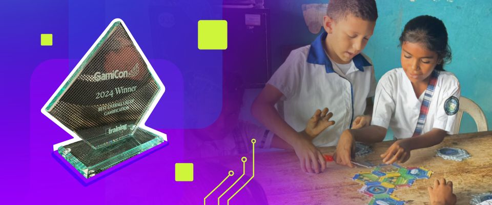 Niños jugando Biobots de Colombia Programa