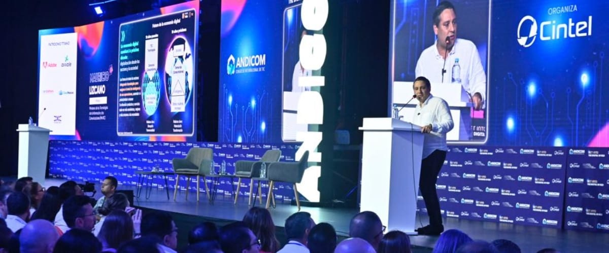 Foto del Ministro Mauricio Lizcano en apertura de Andicom 2023