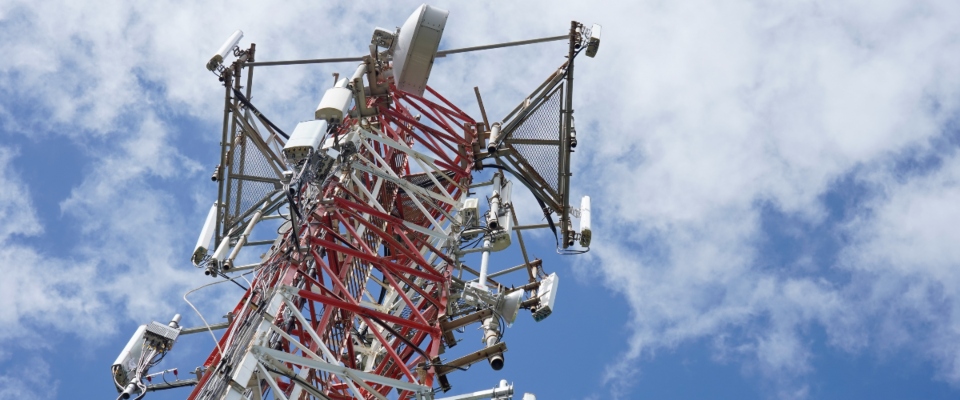 Foto de una antena radioeléctrica