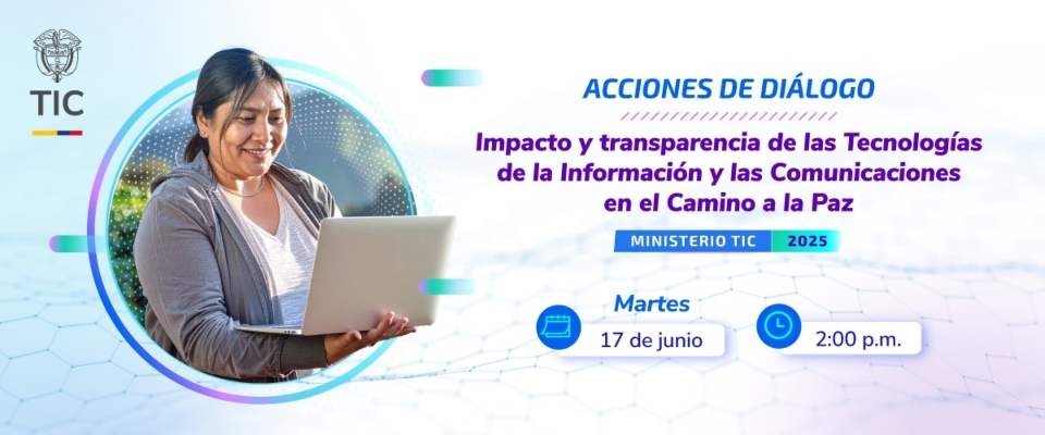 Imagen de una señora sosteniendo un computador junto al texto "Acciones de Dialogo"
