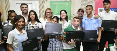Estudiantes de Barranquilla reciben más de 1.000 equipos para fortalecer su educación digital
