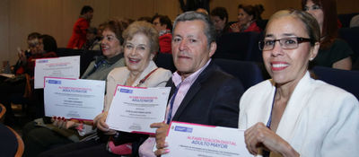 Cien adultos mayores de Bogotá demostraron que la edad no es una dificultad para hacer parte del mundo digital