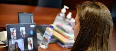 Además de hablar de comercio electrónico, durante el encuentro, la ministra Abudinen aprovechó la oportunidad para comprar en línea productos