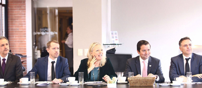  Ministerio y empresarios suecos