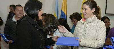 María Carolina Hoyos apoya proceso educativo en Cundinamarca