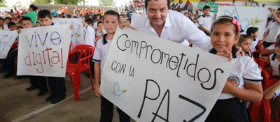 Ministro TIC David Luna, celebró la firma final del acuerdo de paz entre el Gobierno y las Farc