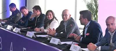 Foto de ex ministra Sandra Urrutia junto al Grupo de Respuesta a Emergencias Cibernéticas de Colombia
