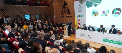 Foto del ministro TIC, Mauricio Lizcano en el Congreso de la Federación de Cafeteros