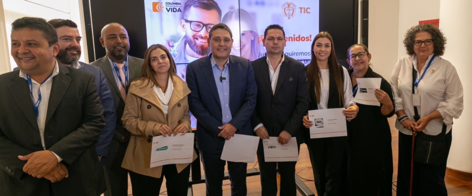 Foto de asistentes a la reunión Foto de asistentes a la reunión