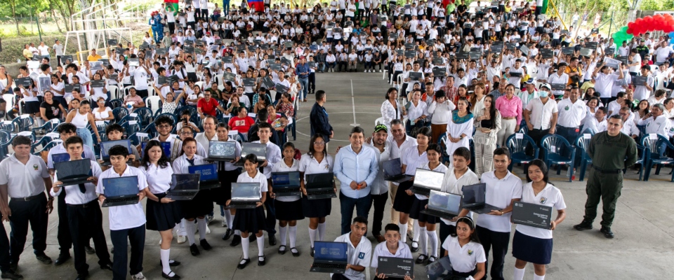 Foto del ministro TIC en evento