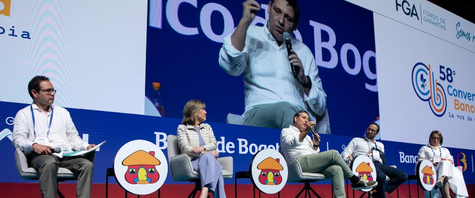 Foto del panelistas