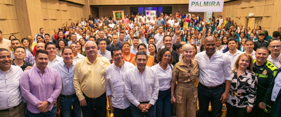 Foto del ministro TIC en evento