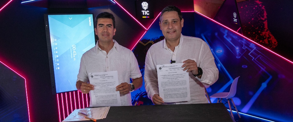 Foto del ministro TIC y directivo de CITEL