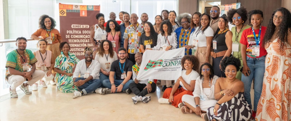 Foto de grupo de ciudadanos afrocolombianos que participaron en el evento Foto de grupo de ciudadanos afrocolombianos que participaron en el evento