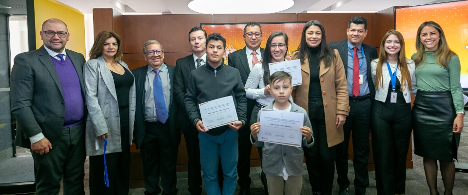 Foto de participantes de programa 'Generación TIC'