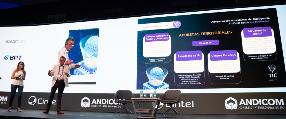 Foto del Viceministro de Transformación Digital en ANDICOM Foto del Viceministro de Transformación Digital en ANDICOM