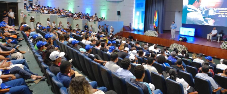 Foto del auditorio y asistentes Foto del auditorio y asistentes