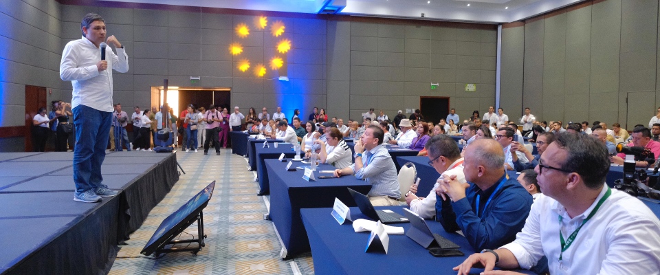 Foto del público participante en el evento Foto del público participante en el evento
