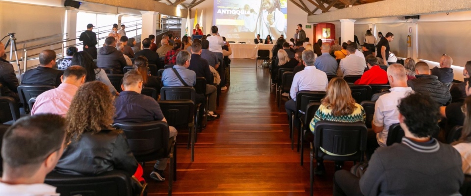 Foto del público asistente al evento Foto del público asistente al evento