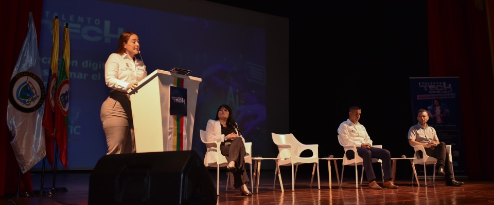 Foto de los exponentedes del bootcamp tecnológico de Talento TECH realizado en Buga Foto de los exponentedes del bootcamp tecnológico de Talento TECH realizado en Buga