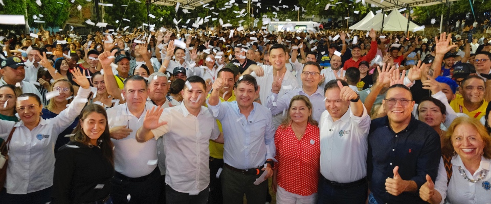 Foto del ministro TIC y asistentes al evento