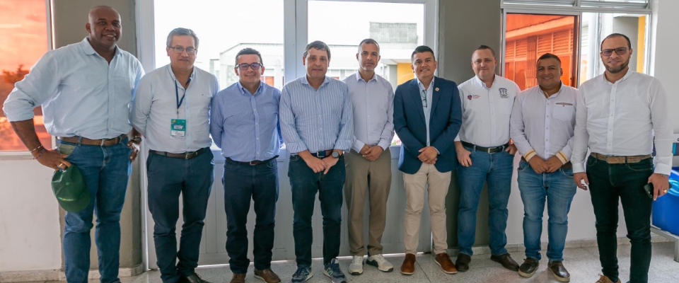 Foto del ministro TIC con líderes del sector Foto del ministro TIC con líderes del sector