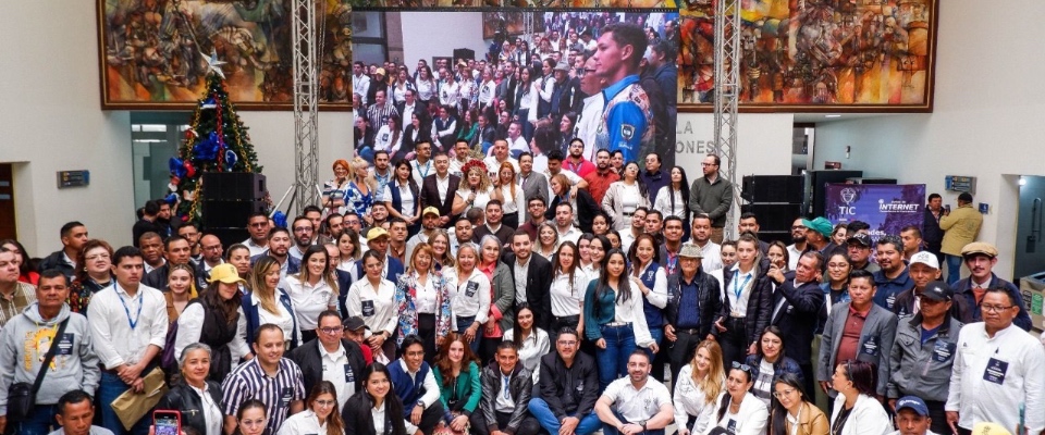 Foto del ministro TIC con participantes de las Juntas de Internet Foto del ministro TIC con participantes de las Juntas de Internet