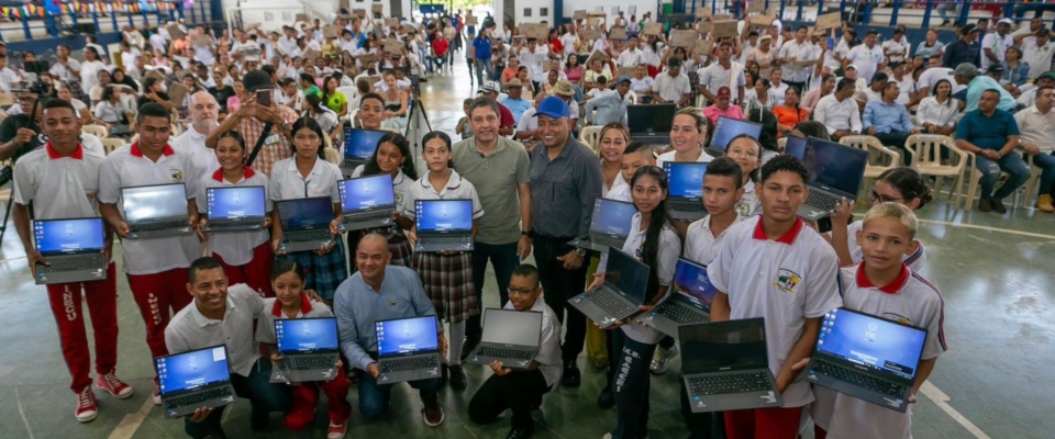 Foto de niños beneficiarios Foto de niños beneficiarios