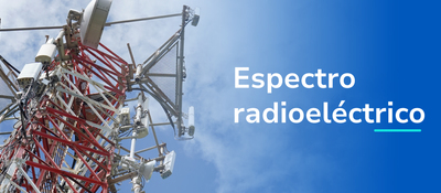 Foto de antena radioeléctrica junto al texto ´Espectro radioeléctrico' Foto de antena radioeléctrica junto al texto ´Espectro radioeléctrico'