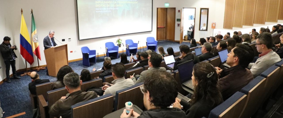 Foto del ministro TIC (E) en la presentación del Conpes de Inteligencia Artificial Foto del ministro TIC (E) en la presentación del Conpes de Inteligencia Artificial