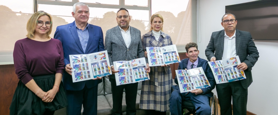 Foto del Ministro TIC, la ministra del Deporte, el presidente de 4-72, el presidente del Comité Olímpico Colombiano y el presidente del Comité Paralímpico Colombiano.