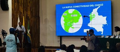 Foto del ministro TIC en la presentación de la nueva conectividad para Chocó