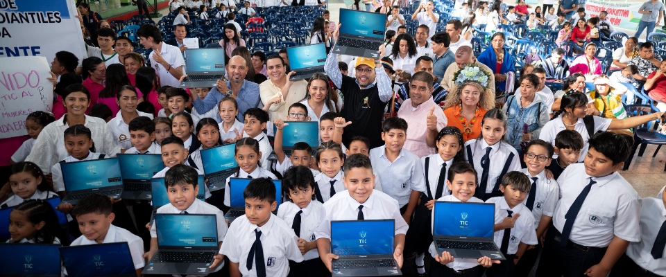Foto de niños estudiantes del departamento de Putumayo Foto de niños estudiantes del departamento de Putumayo
