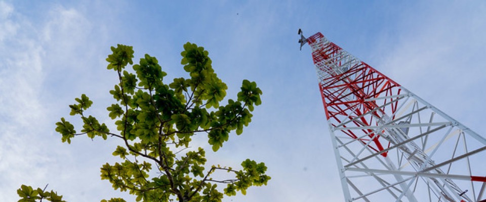 Foto de una antena de comunicaciones