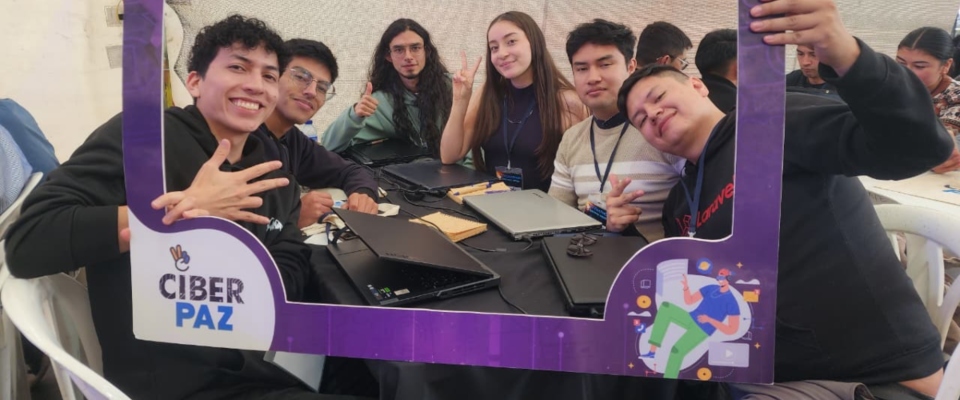 Foto de jóvenes participante en el evento CiberPaz