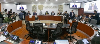 Foto del Ministro TIC junto a Comisión VI de la Cámara de Representante