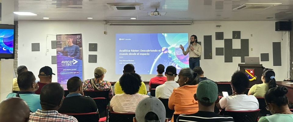 Foto de la Masterclass en Sistemas de Información Geográfica (SIG) en San Andres
