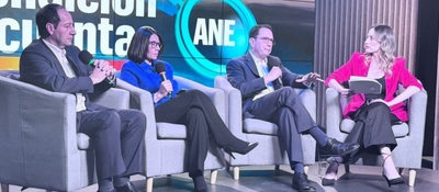 Foto de directivas de la Agencia Nacional del Espectro
