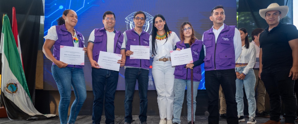 Foto de la Ministra Tic en Puerto Asis