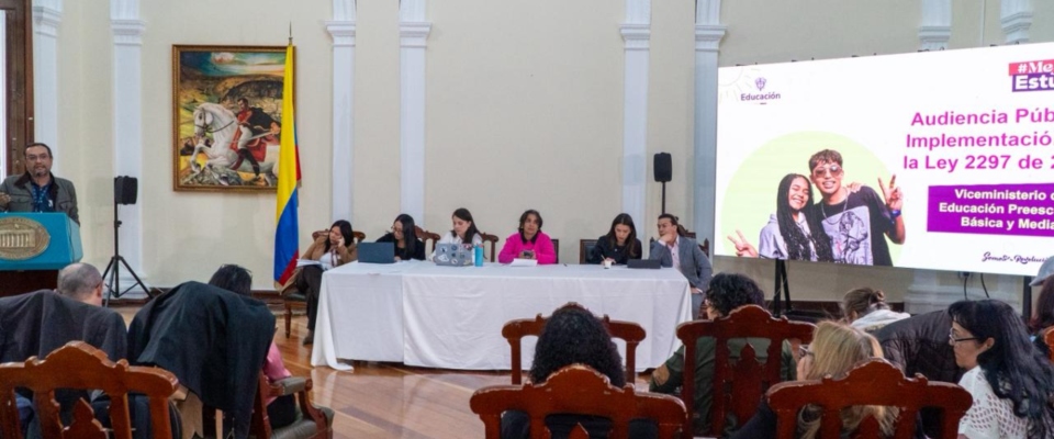 Foto de ponentes en el Congreso de la República