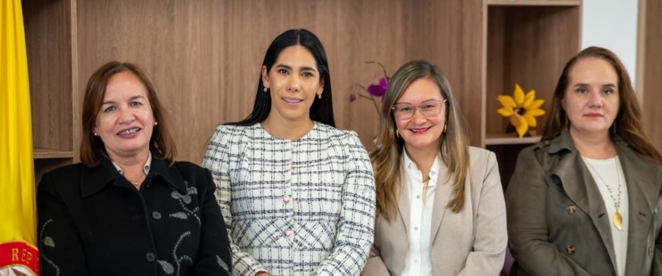 Foto de Ministra TIC y delegados