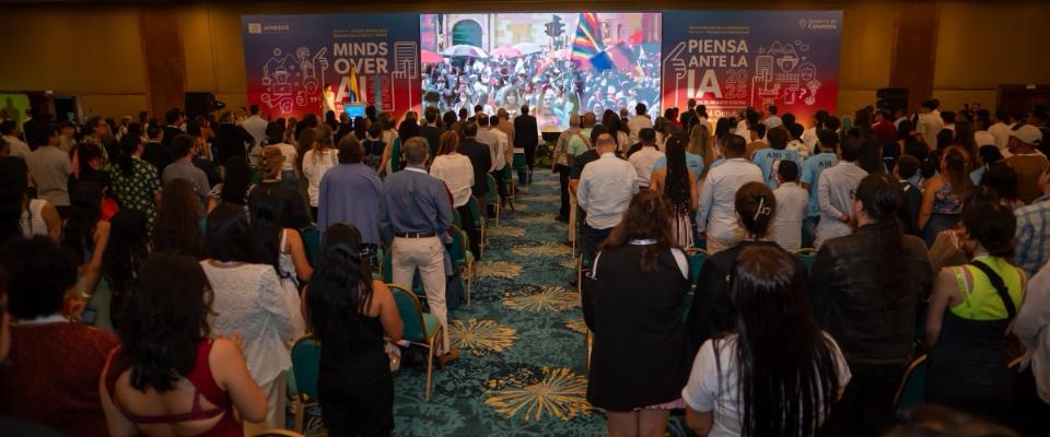 Foto de auditorio con participantes en la Semana Mundial de la Alfabetización Mediática e Informacional (AMI) 2025