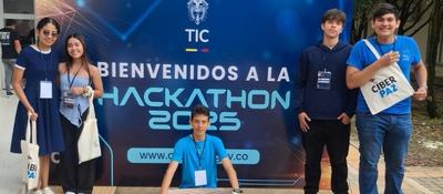 Foto de jóvenes beneficiarios de Ciberpaz