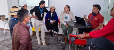 Foto de participantes de la Mesa Permanente de Concertación Indígena