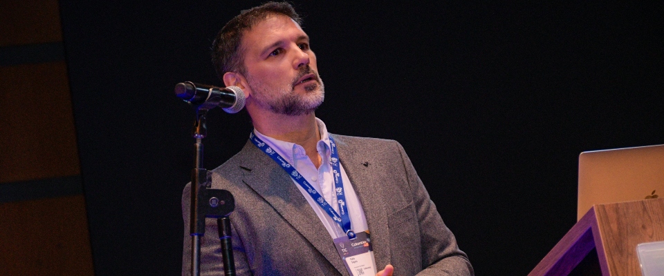 Foto de speaker en IA de Mercado Libre en Col40 Foto de speaker en IA de Mercado Libre en Col40