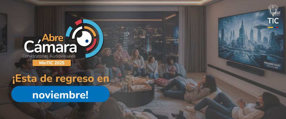 Imagen diseñada con el logo de Abre Cámara y una foto de fondo con espectadores