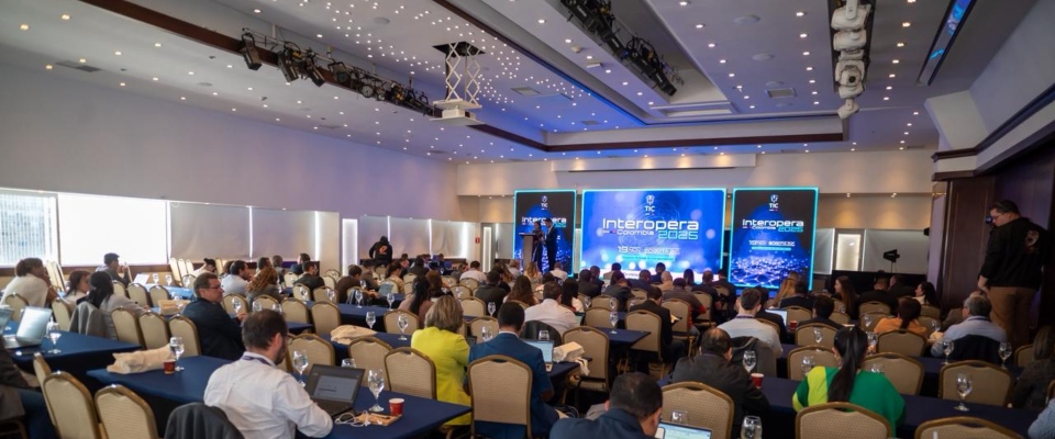 Foto de funcionarios asistentes a Interopera 2025