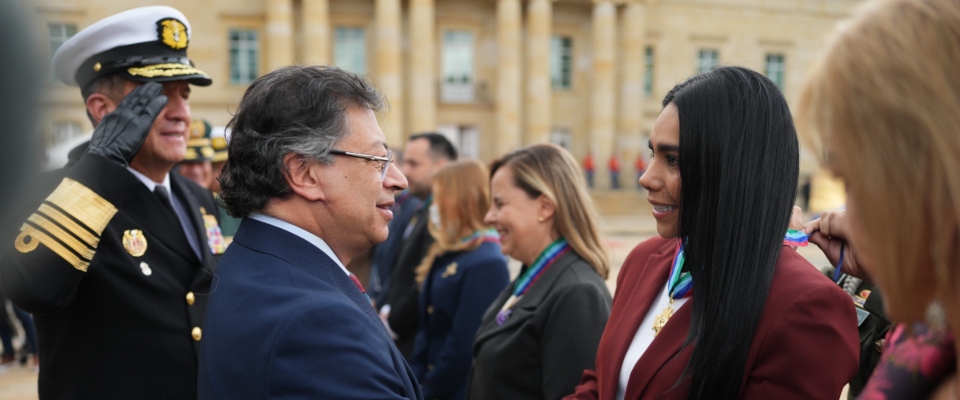 Foto de la ministra TIC con el presidente Petro