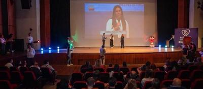 Foto de la ministra TIC presentando las Historias del Cambio