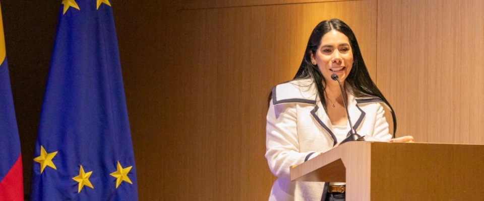 Foto de la ministra TIC Carina Murcia